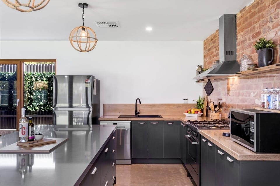 Modern kitchen with modern appliances and all the essentials! 