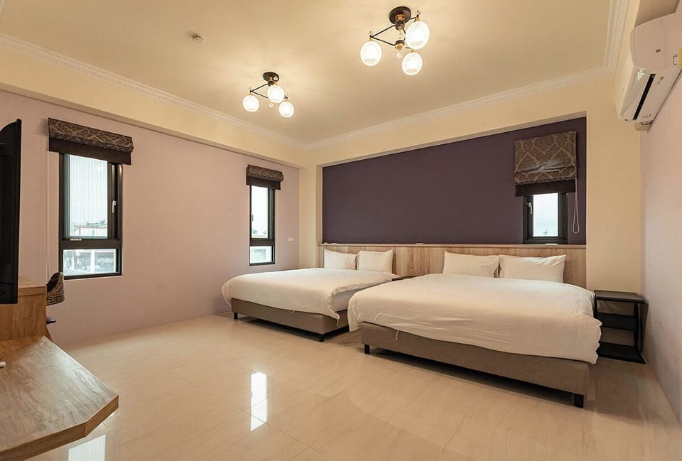 Comfort Villa | Blackout drapes, bed sheets