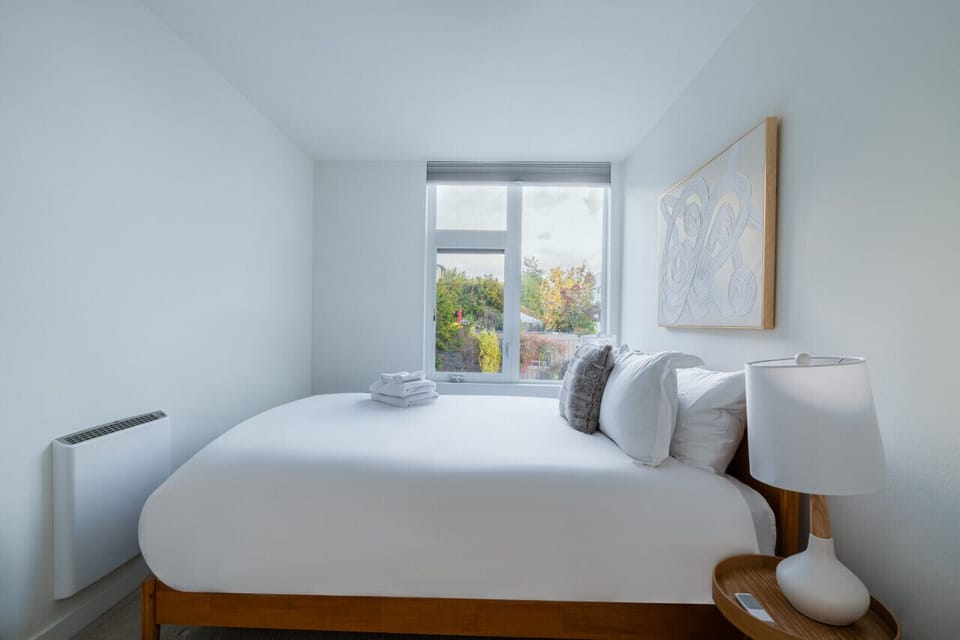 2nd Floor Bedroom | Queen Bed