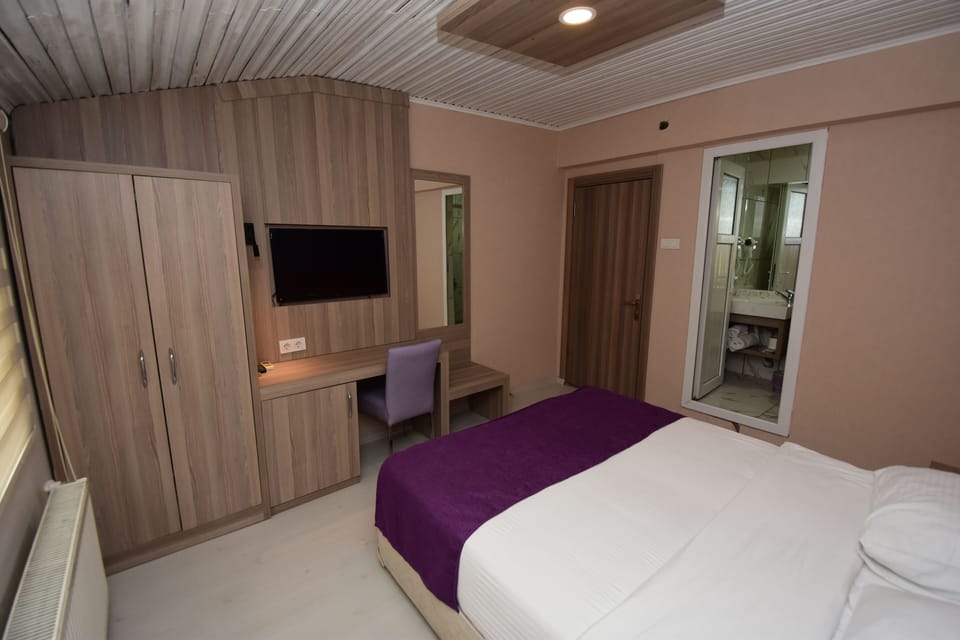 Comfort Room | Frette Italian sheets, premium bedding, Select Comfort beds, minibar