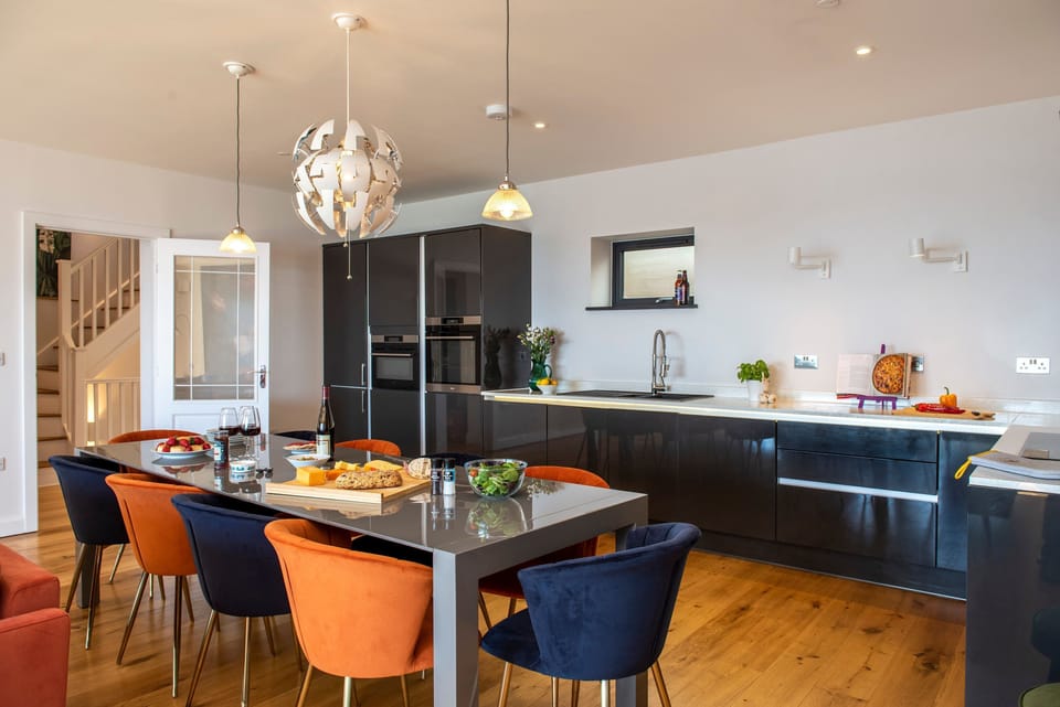 Dining Table & Kitchen