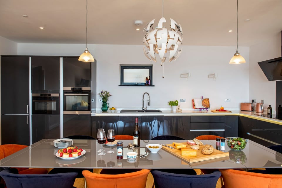 Dining Table & Kitchen