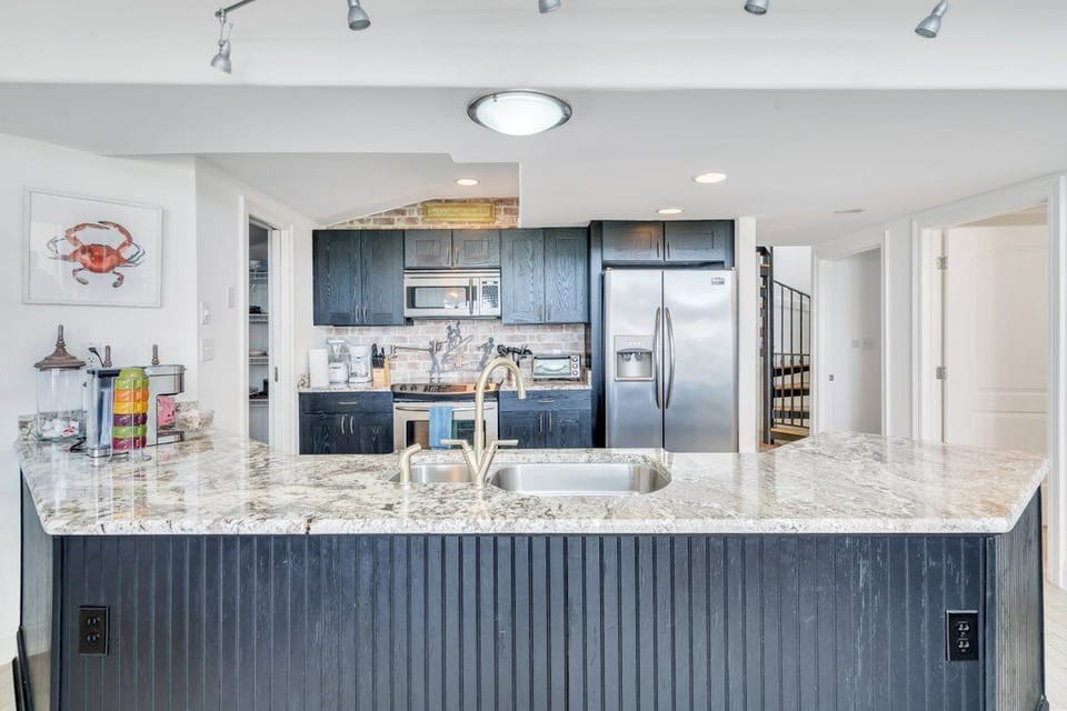 Full kitchen