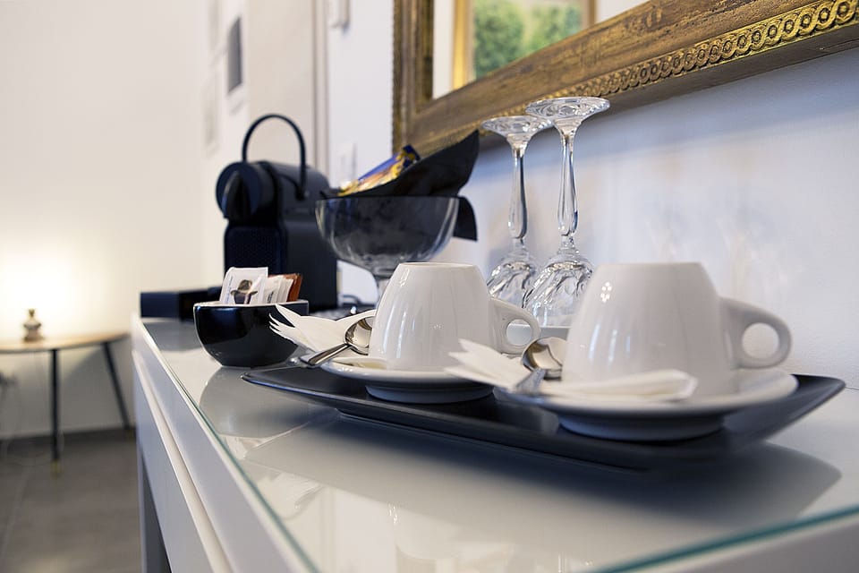 Classic Room | Minibar, WiFi (free), bed sheets