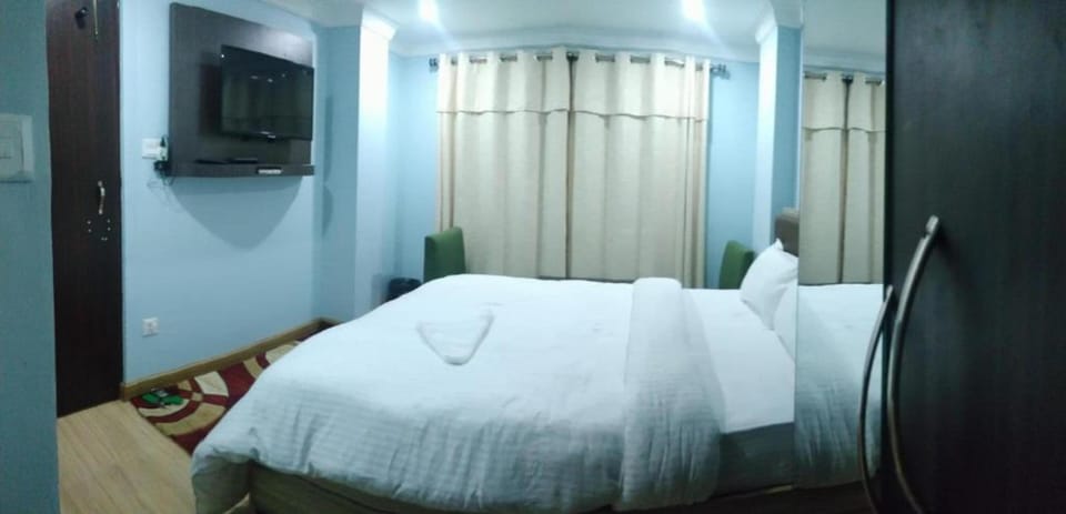 Standard Double Room | Free WiFi, bed sheets