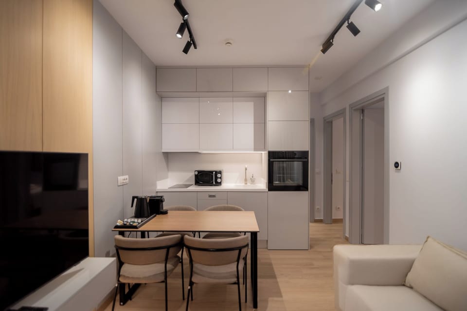 Executive Suite | Private kitchen | Mini-fridge, stovetop, espresso maker, electric kettle