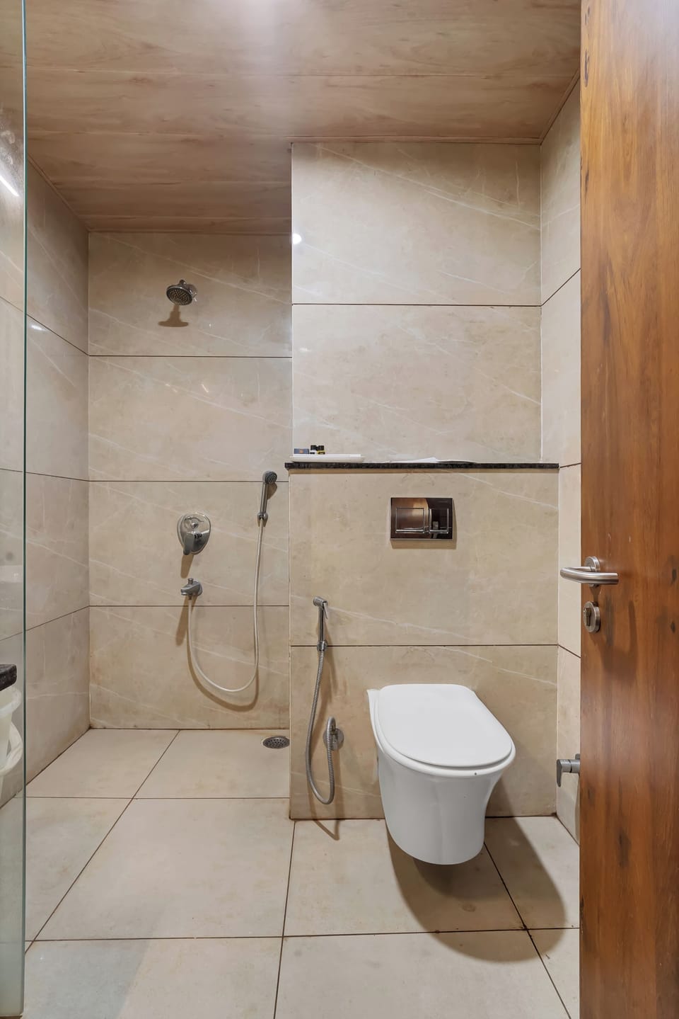 Superior Room | Bathroom | Shower, rainfall showerhead, towels
