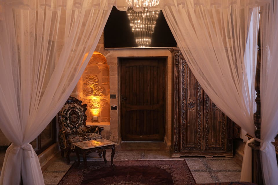 Presidential Double Room | Living area | TV