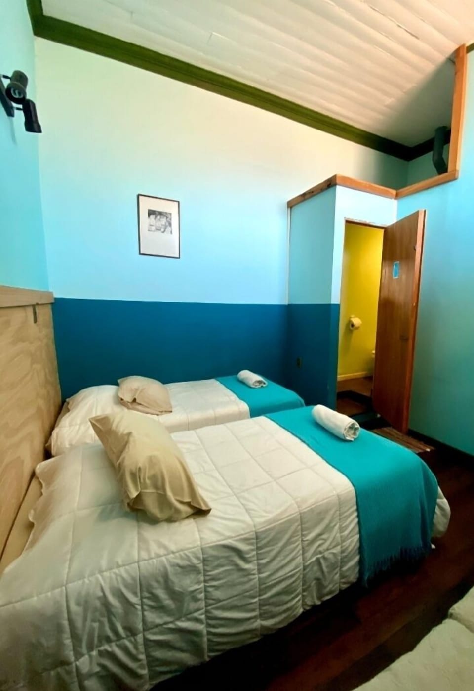 Twin Room, 2 Twin Beds | Individually furnished, iron/ironing board, free WiFi