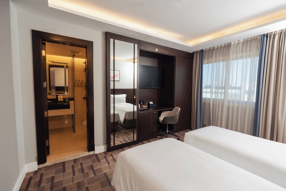Standard Room, 2 Twin Beds | Premium bedding, pillowtop beds, minibar, laptop workspace