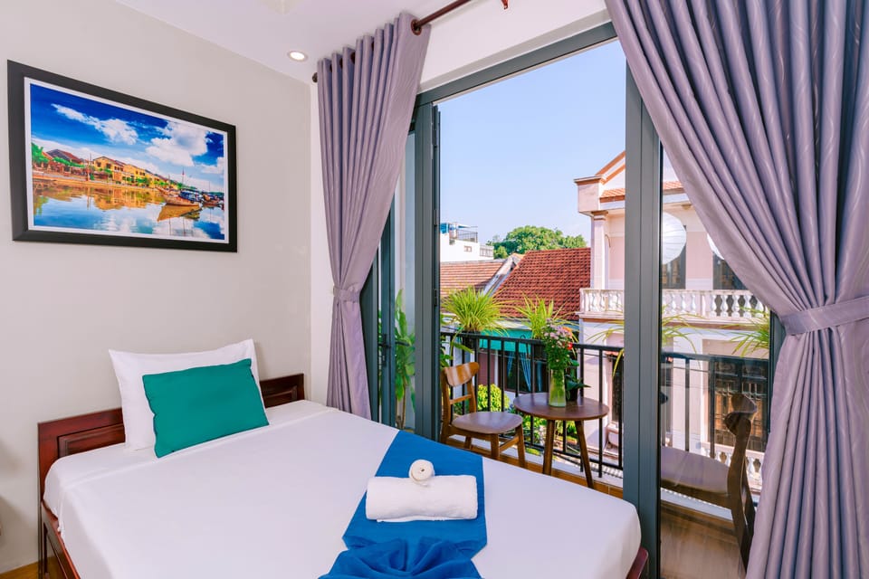 Deluxe Double or Twin Room | Premium bedding, down comforters, pillowtop beds, in-room safe