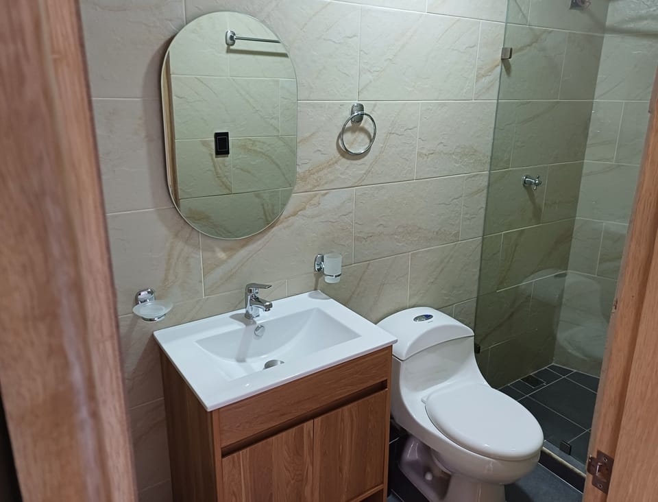 Superior Double Room | Bathroom | Shower, towels