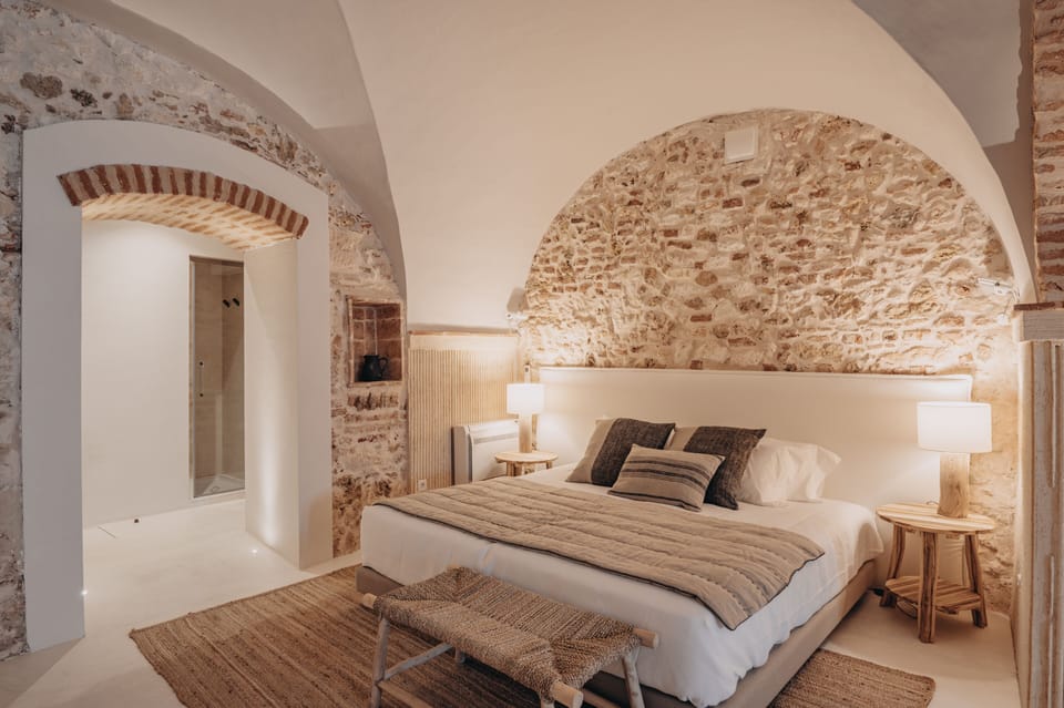 Premium Suite | Individually decorated, individually furnished, soundproofing, free WiFi
