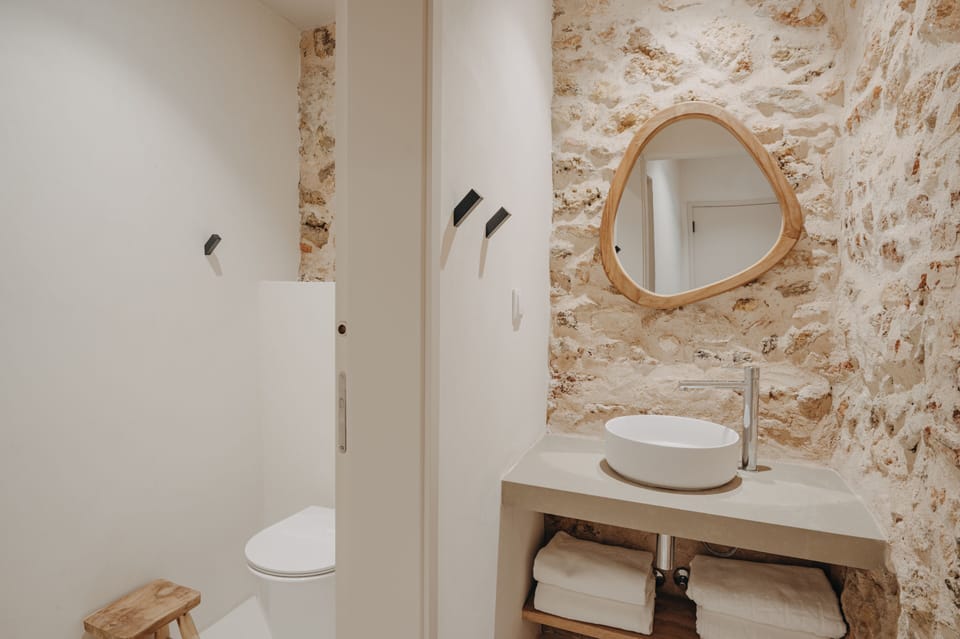Premium Suite | Individually decorated, individually furnished, soundproofing, free WiFi