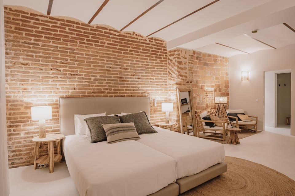 Premium Room | Individually decorated, individually furnished, soundproofing, free WiFi