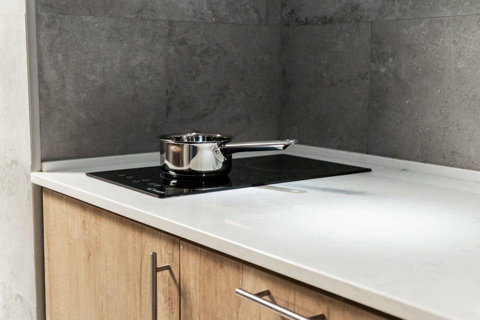 Full-size fridge, microwave, stovetop, electric kettle