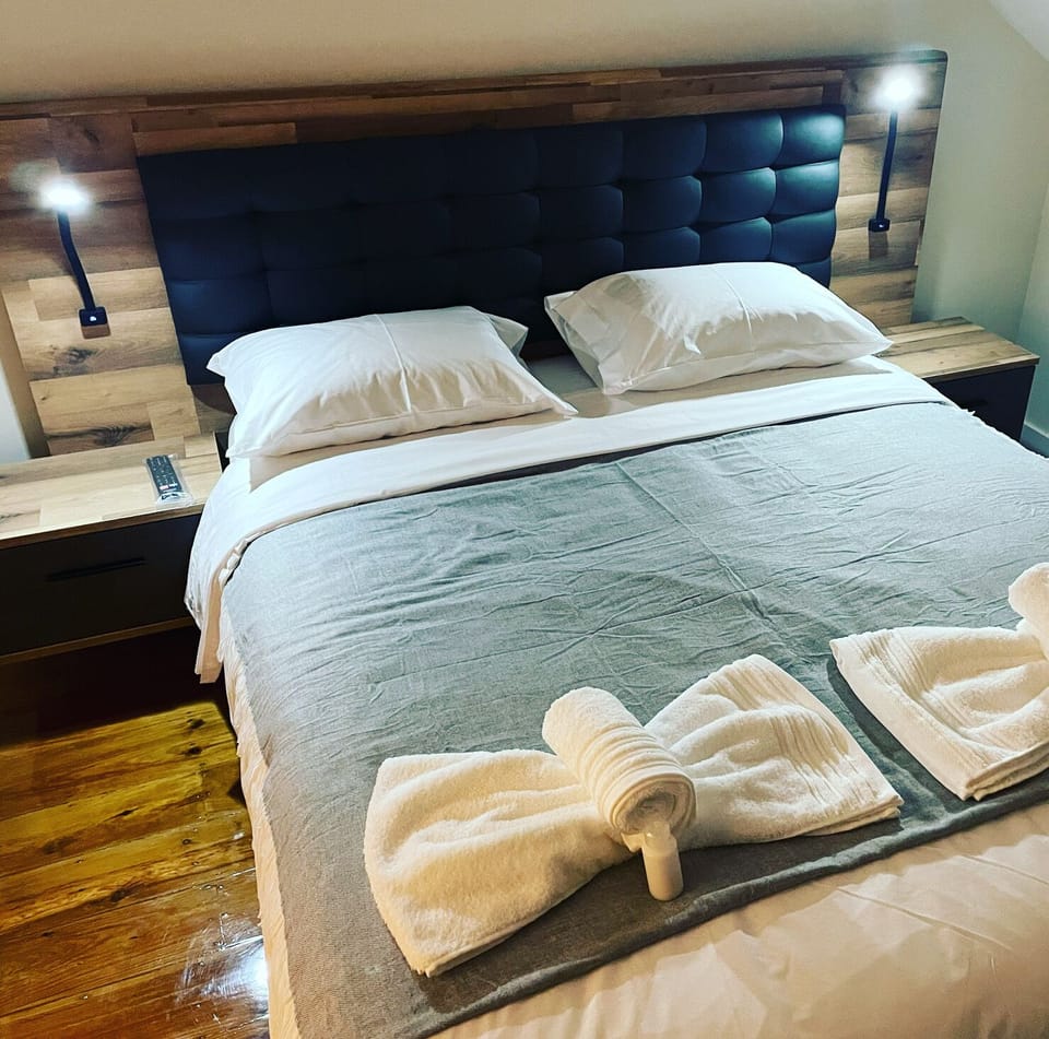 King Room 6 | Hypo-allergenic bedding, individually decorated, individually furnished
