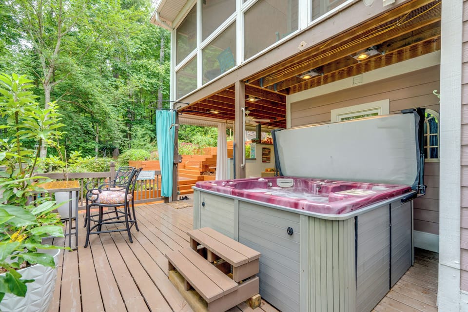 Deck | Private Hot Tub | 1,000 Sq Ft