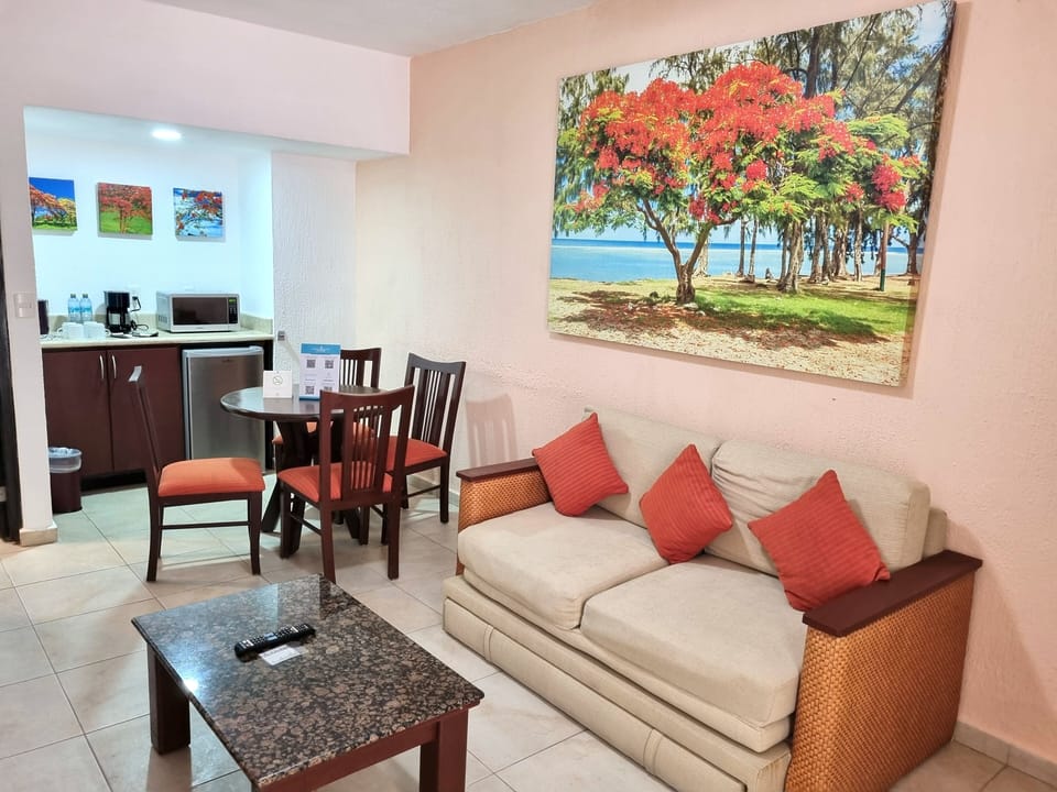 Superior Suite | 1 bedroom, minibar, in-room safe, laptop workspace