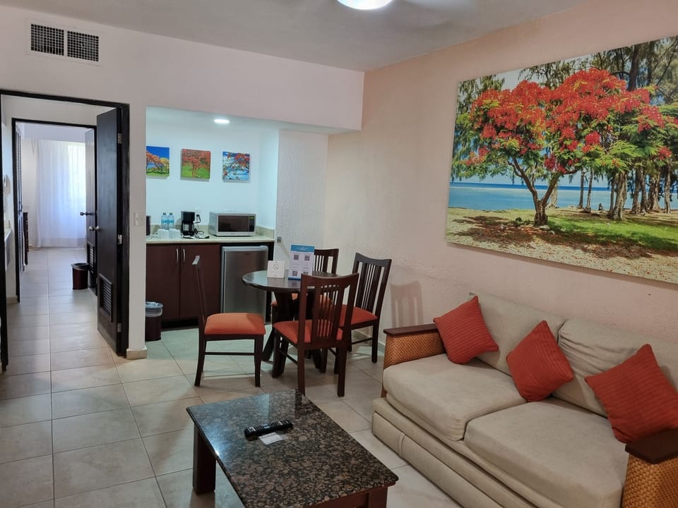 Superior Suite | Living area | 43-inch flat-screen TV with satellite channels, TV