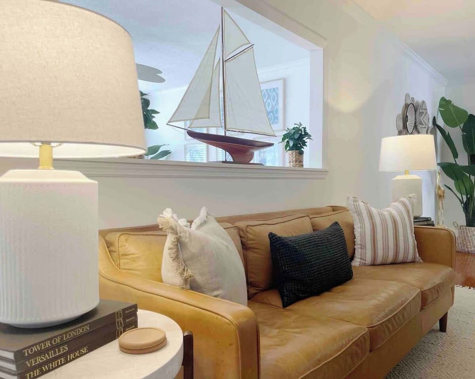 Naturally backlit by the row of large windows and glass door leading to the pool, the living room offers tons of natural lighting. 