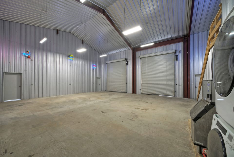 Huge Garage with Double Auto Doors