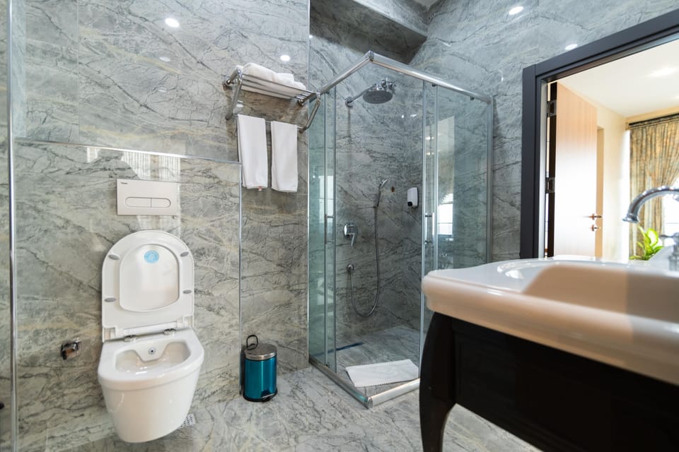 Luxury Suite, 1 Double Bed, Non Smoking, Sea View | Bathroom | Shower, rainfall showerhead, free toiletries, hair dryer