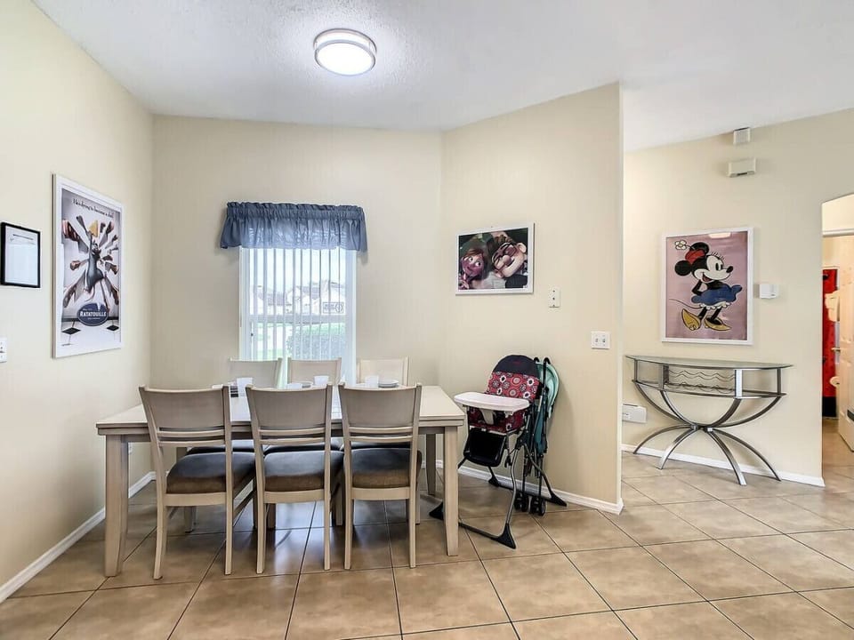 Dinning Room with Seating for 6