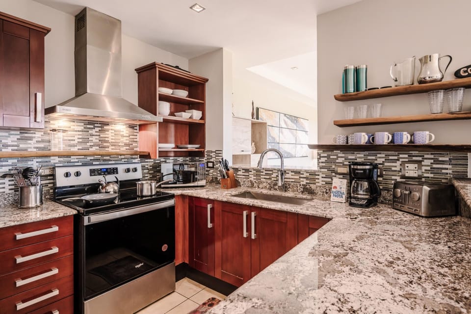 Well-equipped kitchen with new oven/range and new dishwasher