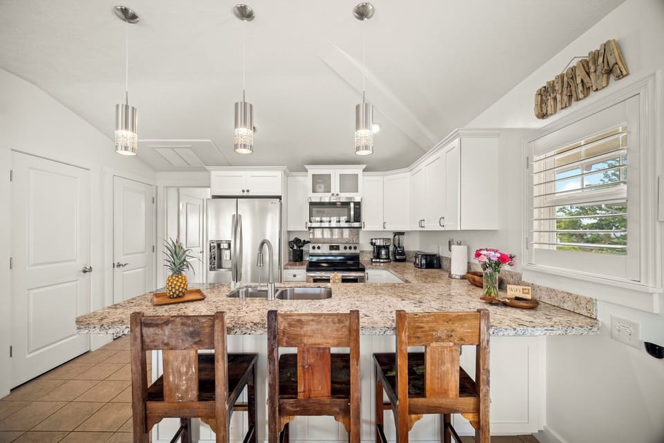 Gorgeous kitchen with top of the line appliances
