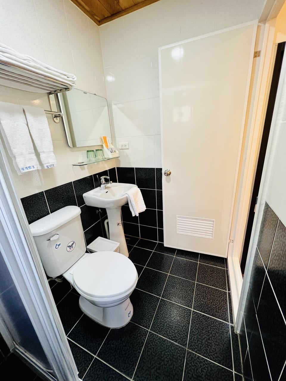 Standard Double Room | Bathroom | Shower, rainfall showerhead, hair dryer, slippers