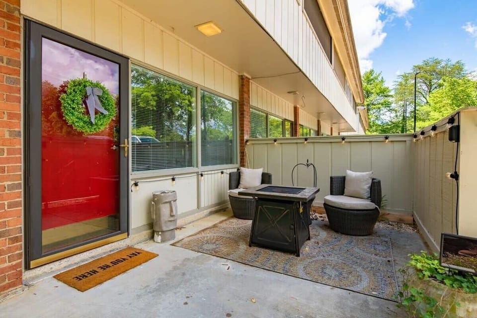 Front Patio- Come on in!