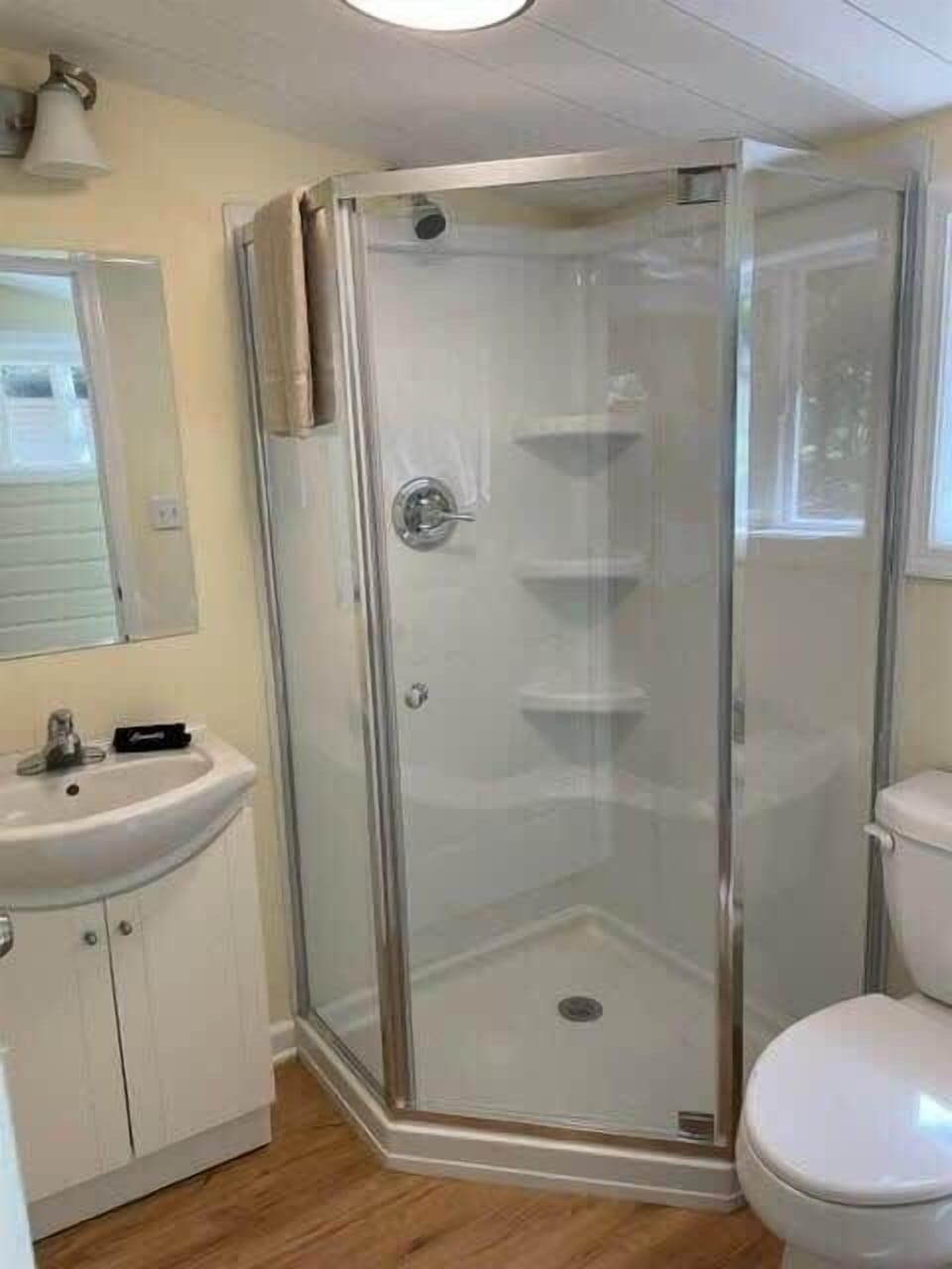 Morningside Vista full bathroom # 2