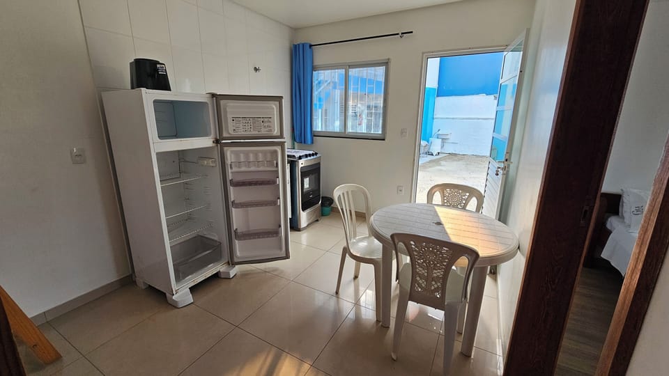 Standard Apartment | Private kitchen | Oven, cookware/dishes/utensils, freezer
