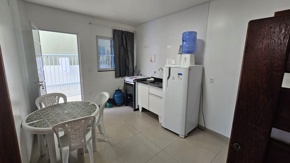 Standard Apartment | Private kitchen | Oven, cookware/dishes/utensils, freezer