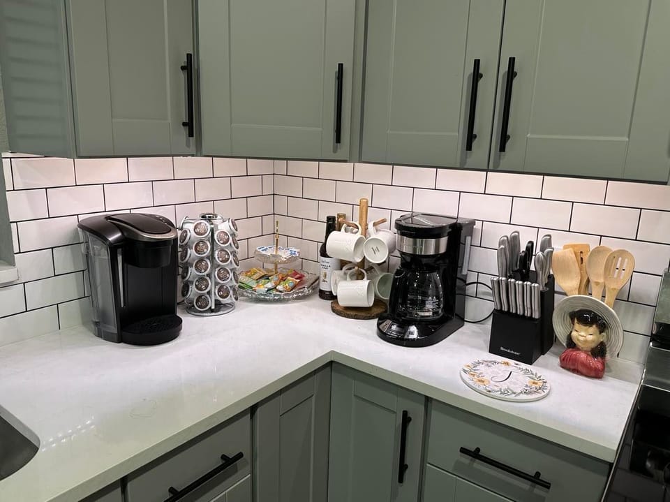 Keurig, coffee maker.