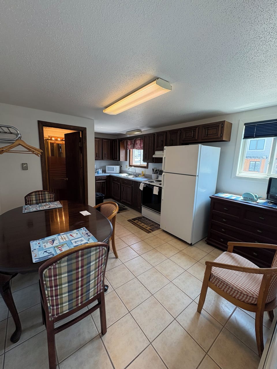 Queen Bed Full Kitchen (Steps Required) | Iron/ironing board, free WiFi, bed sheets