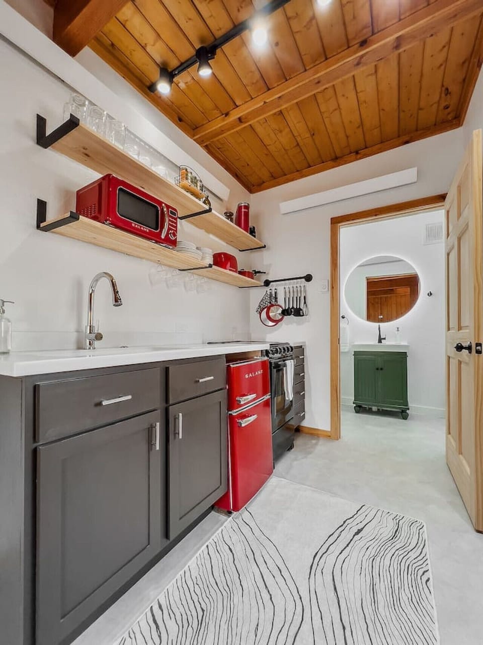 Upper floor with a wooden ceiling. A comfortable and convenient place to be!