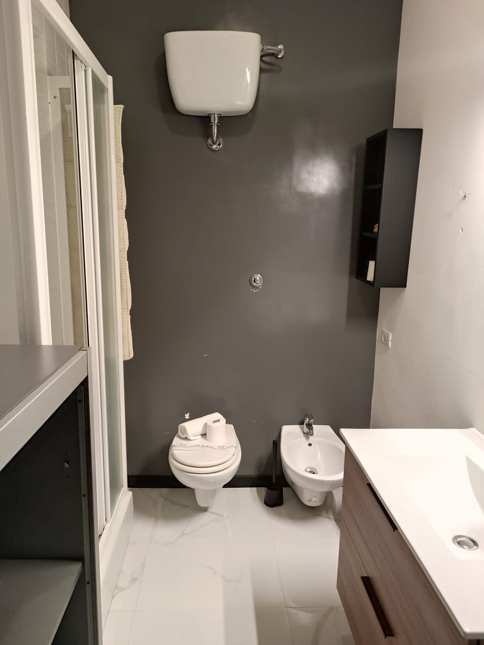 City Room | Bathroom | Shower, free toiletries, hair dryer, bidet