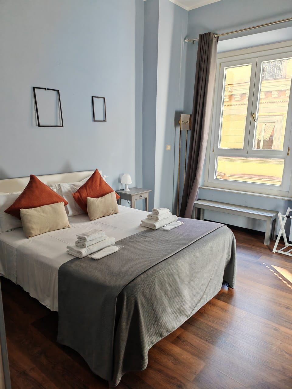 City Room | Premium bedding, down comforters, minibar, in-room safe