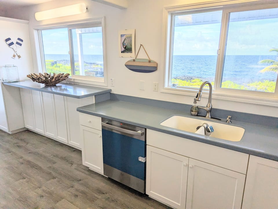 Large Kitchen w/Corian Counter Top-Disposal-Brand New Dishwasher & Oceanviews