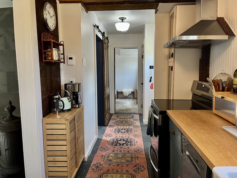 Looking toward 1st floor queen
