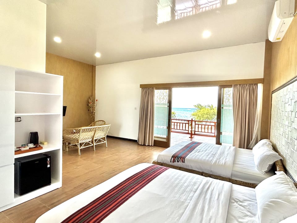 Ocean View Suite | Desk, laptop workspace, WiFi (free), bed sheets