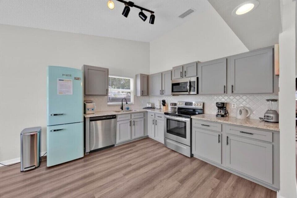 03-20250804.1133WhitewoodWay_04