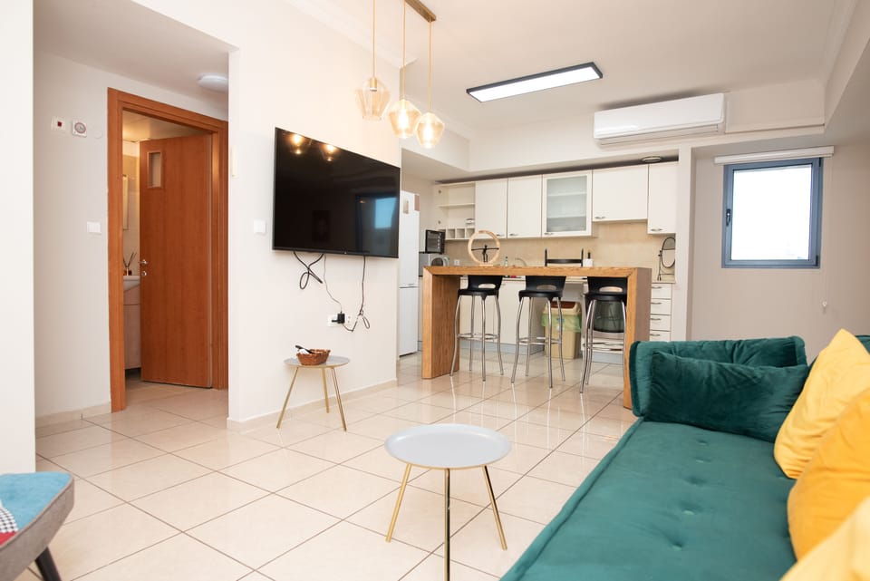 Classic Apartment | Living area | 50-inch flat-screen TV with cable channels, TV