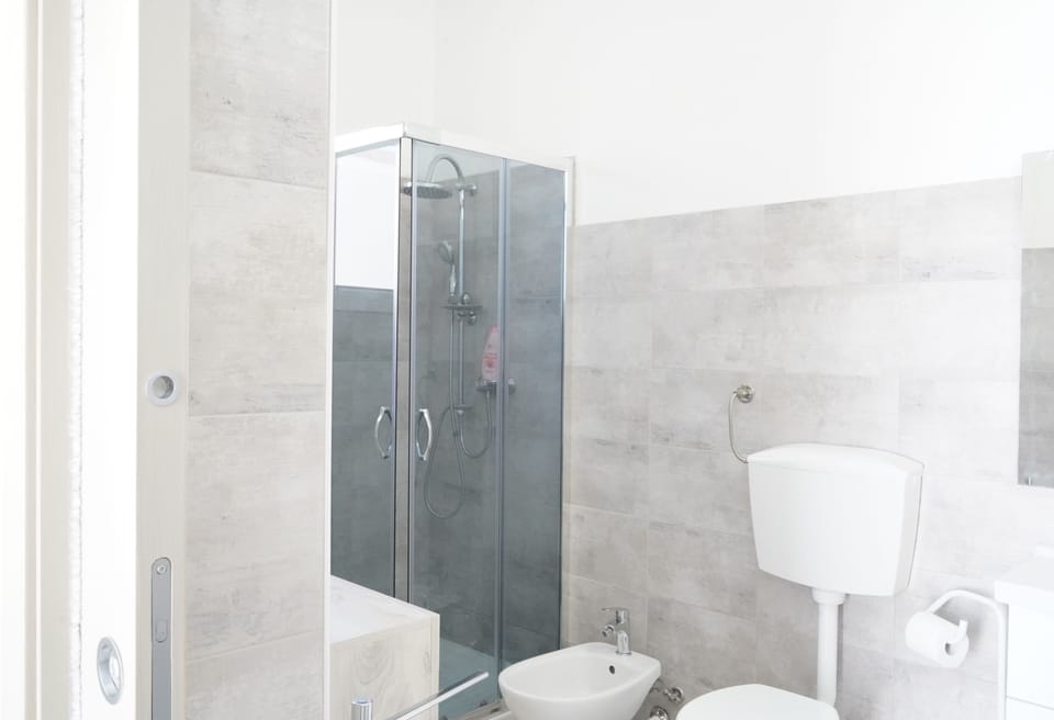 Rainfall showerhead, free toiletries, hair dryer, bidet