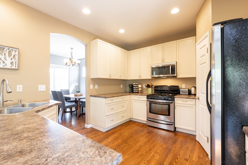 Kitchen: Connected with the dinning room for an easy flow