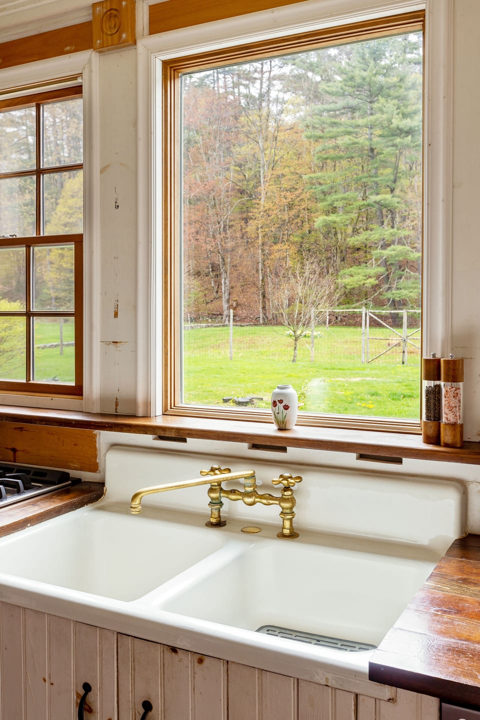 Amazing open views onto the manicured lawn, the gardens and the woods.