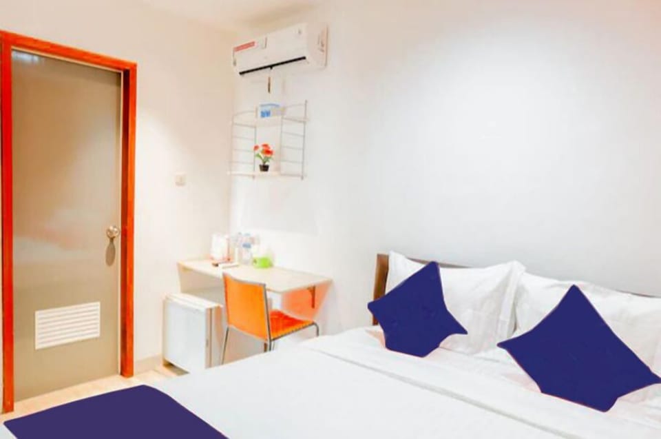 Standard Double Room | Free WiFi, bed sheets