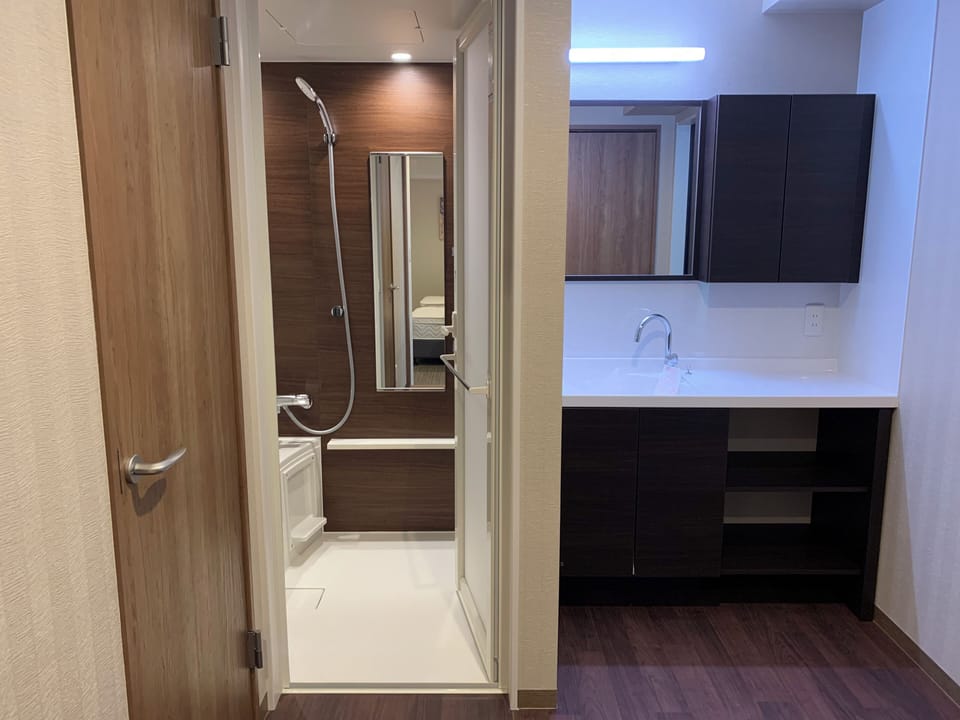 Combined shower/tub, hair dryer, bathrobes, slippers